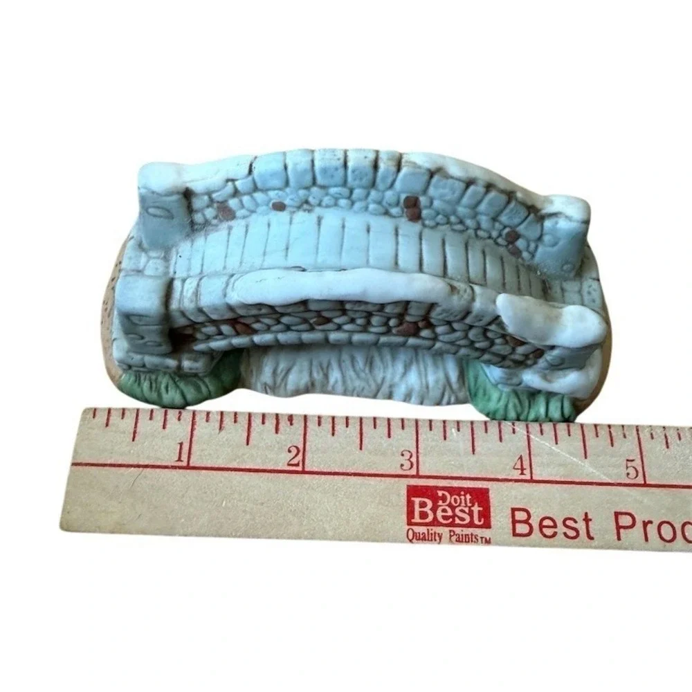 HOMCO Snow Covered Cobblestone Bridge Porcelain Christmas Village‎ 5106